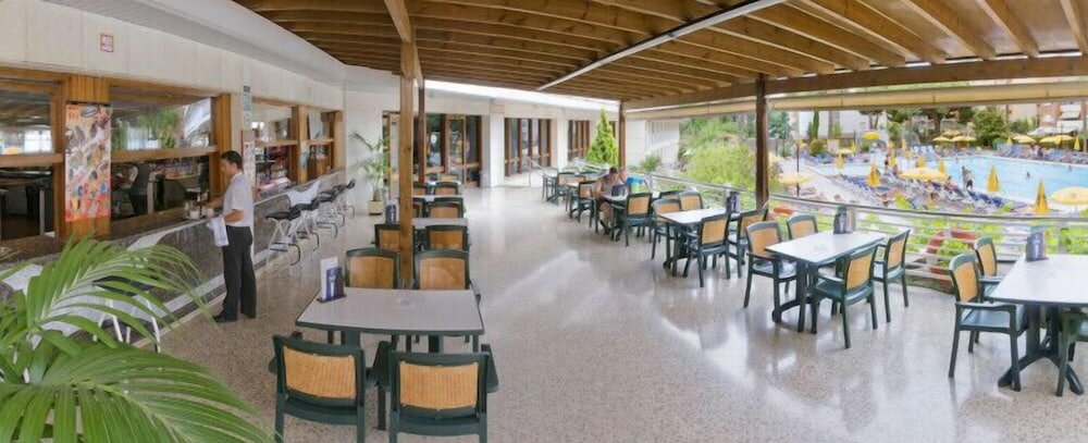 Фото Oasis Park Junior Suites