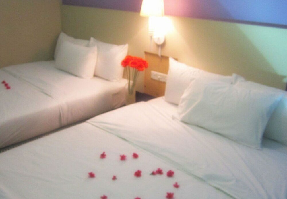 Фото Station Eight Inn