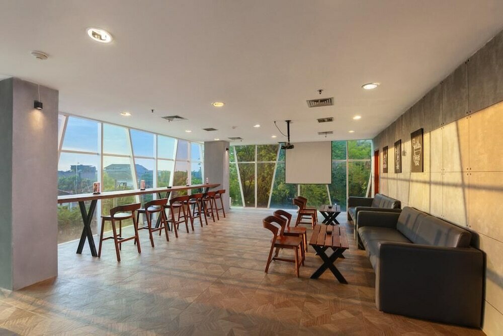 Фото Quest Hotel Darmo - Surabaya by Aston