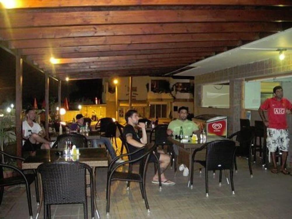 Фото A. Maos Hotel Apartments