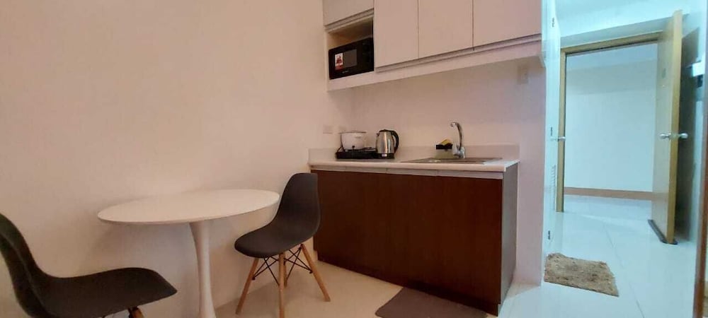 Фото Roxas Blvd Ermita Studio Us Embassy Mla