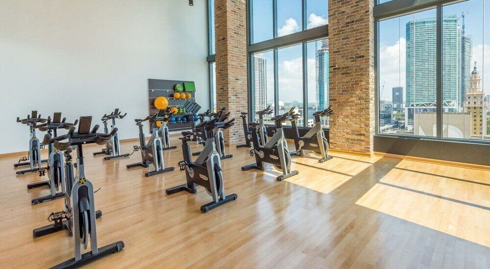 Фото Spacious Apartment with City View