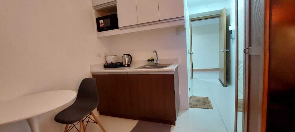 Фото Roxas Blvd Ermita Studio Us Embassy Mla