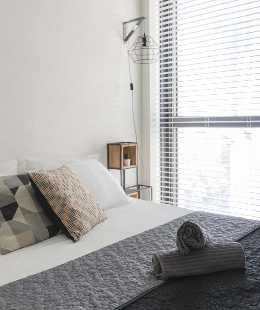 Фото J-Tower Apartments