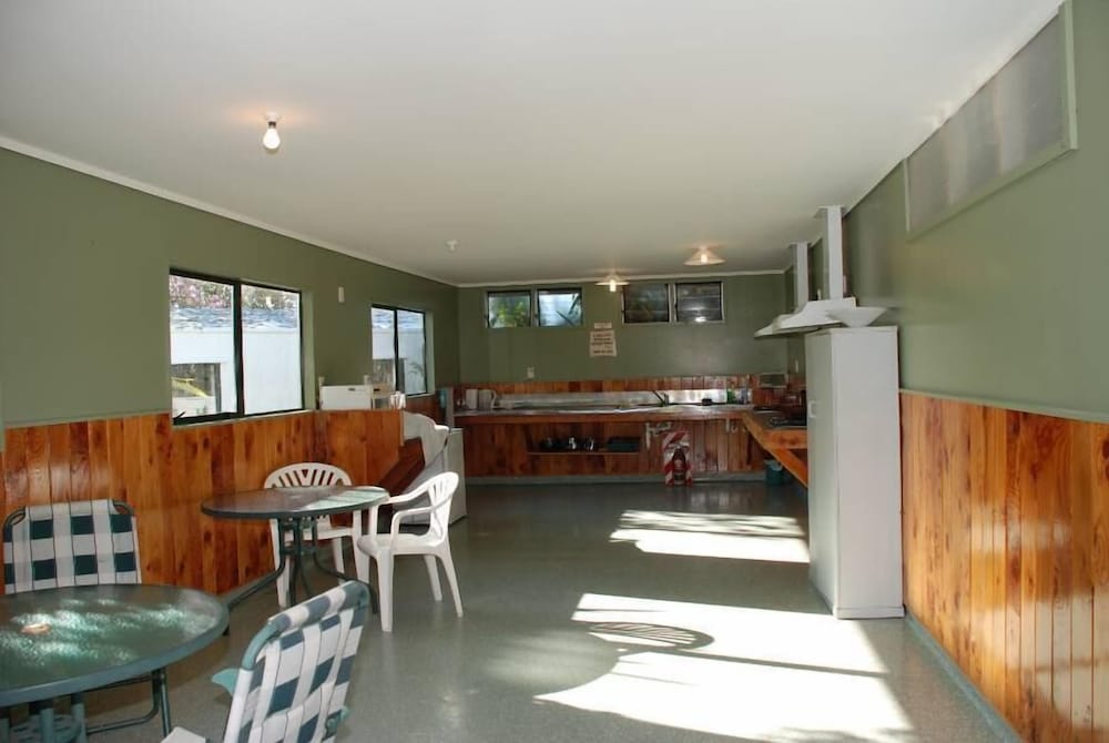 Фото Cottage Park Motor Lodge and Conference Centre