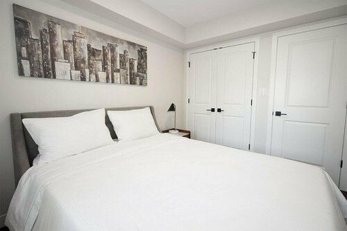 Гостиница Gorgeous 2-bedrooms Duplex Upper Unit в Виннипеге