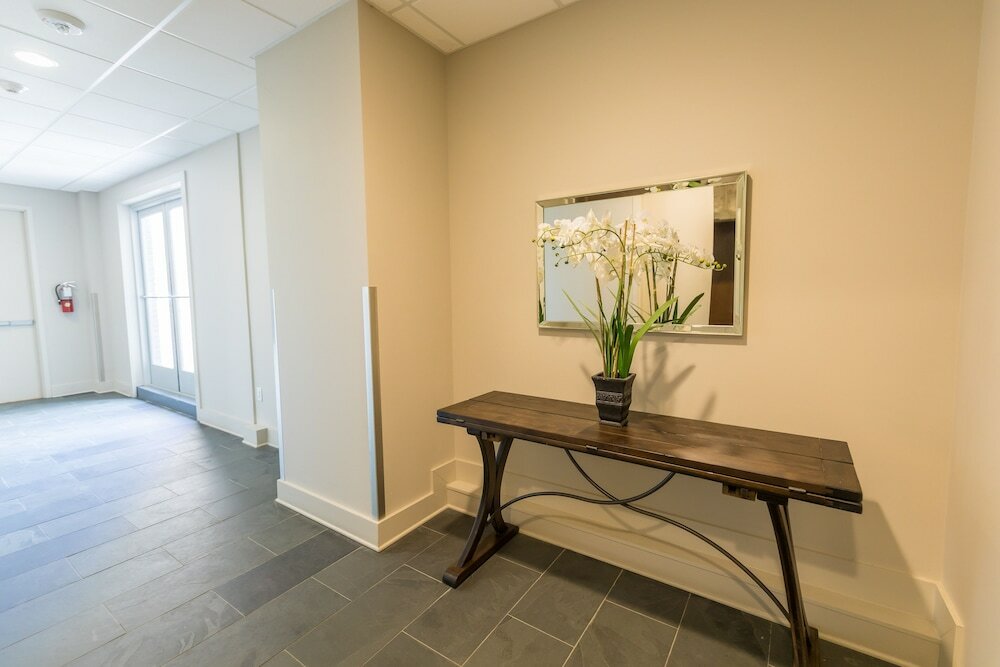 Фото Modern 1br Condo in California Building