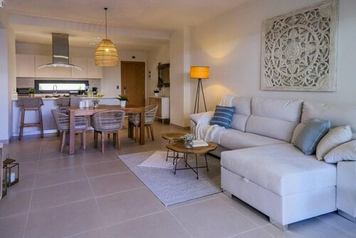Гостиница Modern and Spacious Condo Steps From the Beach