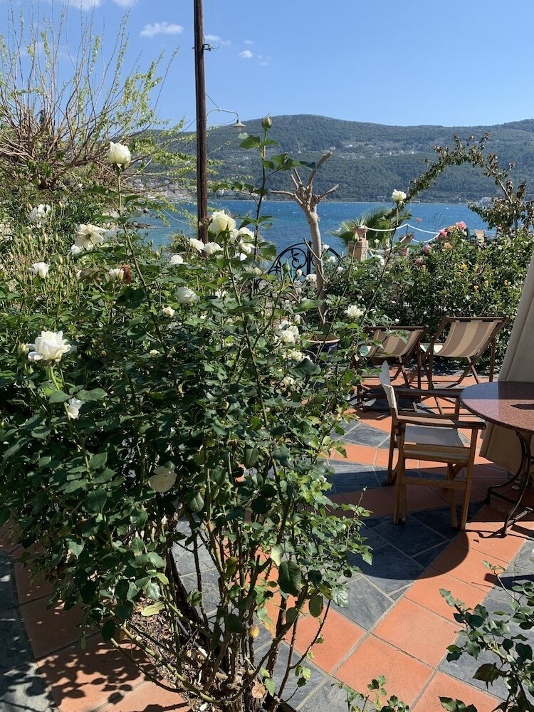 Фото Roditses Beach sea front Apartments