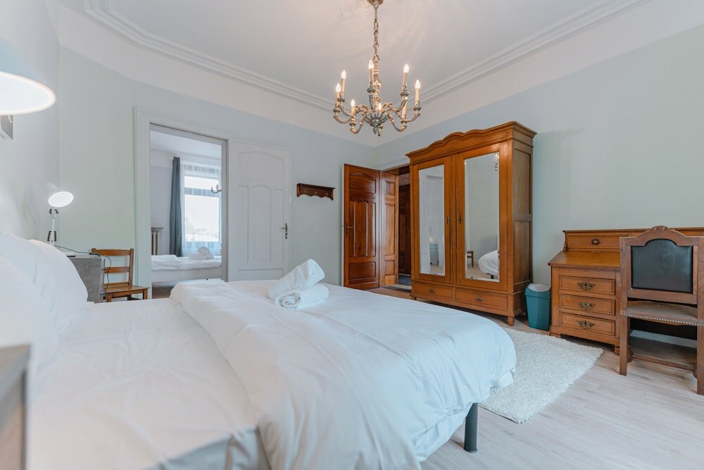 Фото Baroque Style Townhome Garden Patio Prkg