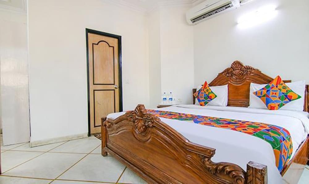 Фото Fabhotel Singh Suite