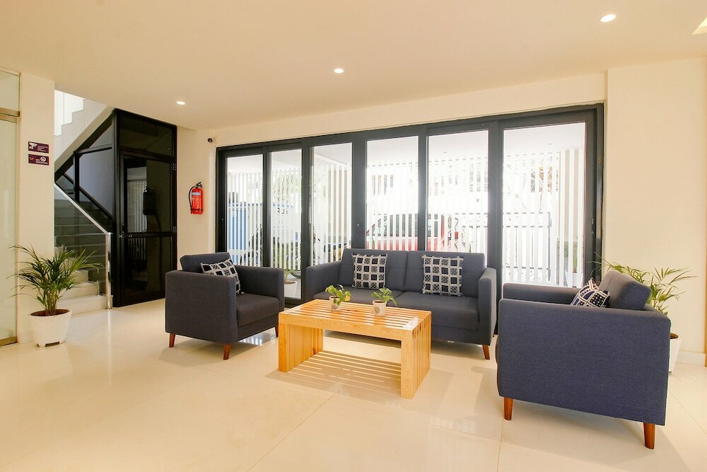 Фото Fabhotel Western Suites