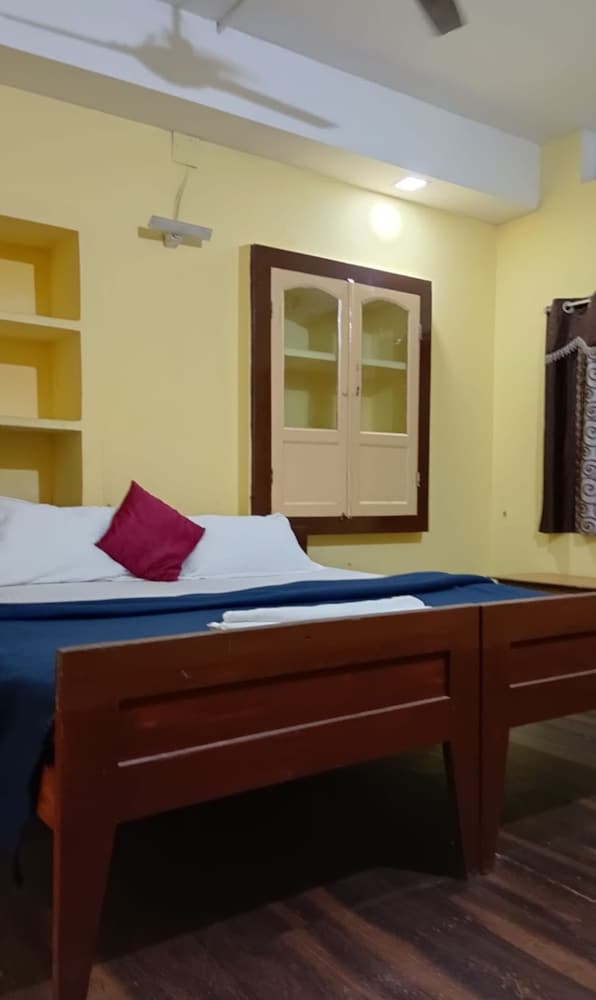 Фото Goroomgo Basera Inn Puri