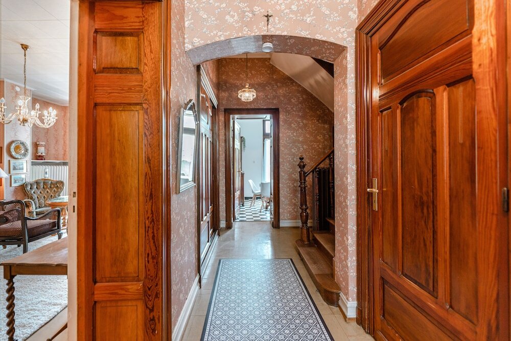 Фото Baroque Style Townhome Garden Patio Prkg