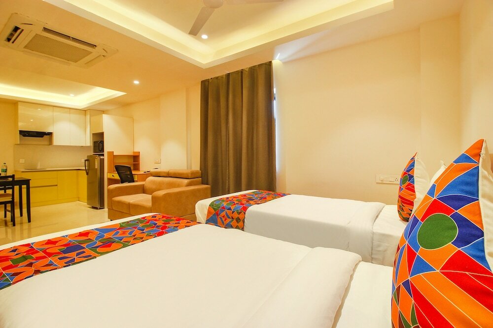 Фото Fabhotel Western Suites