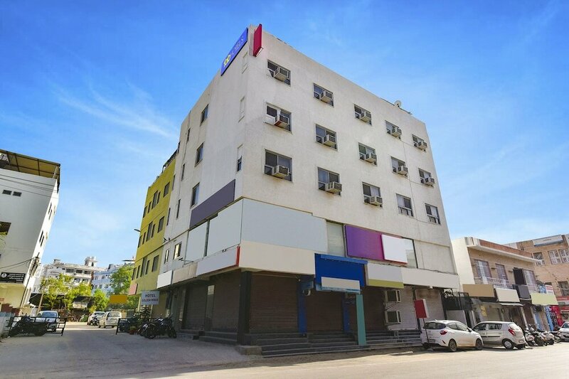 Гостиница Fabexpress Golden Wings в Удайпуре