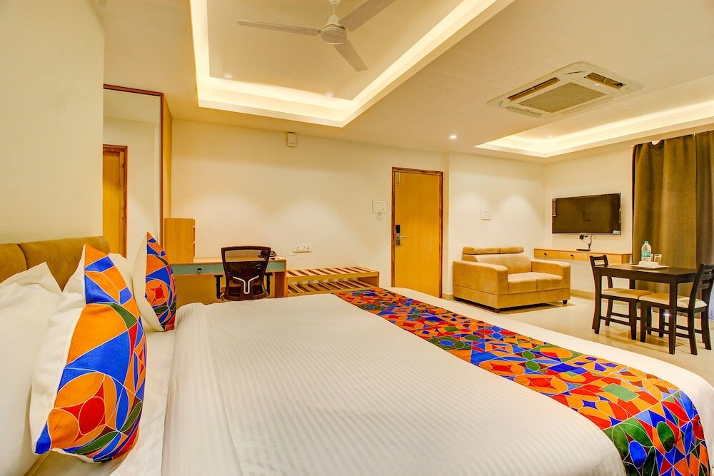 Фото Fabhotel Western Suites