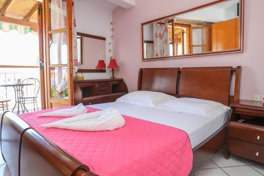 Фото Vaya Zorba Studios