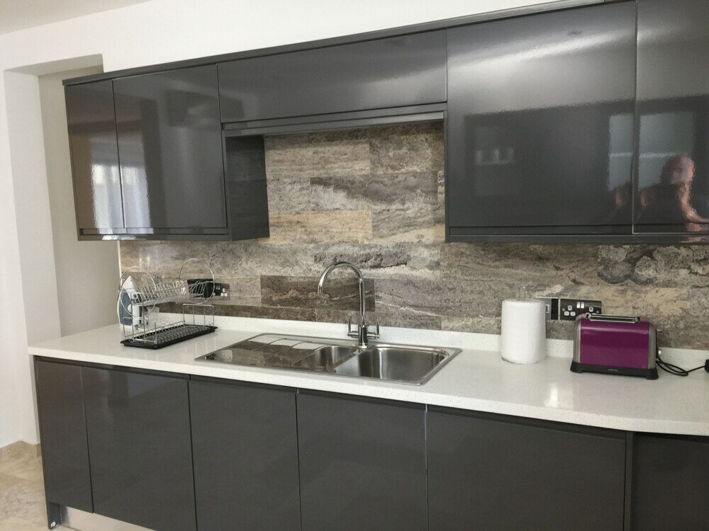 Фото Euneva Court Townhouses - Bentley Place