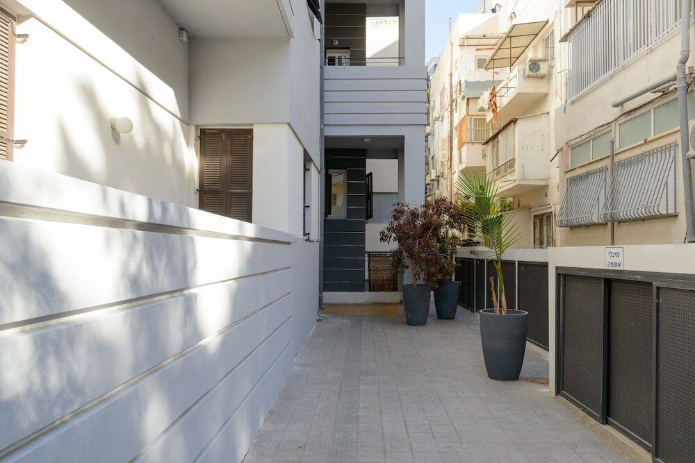 Фото Spacious Modern Apt 1 Step To Beach