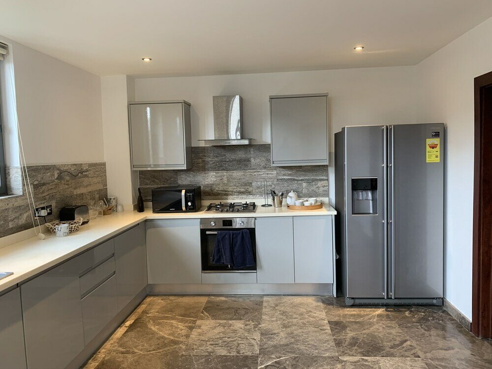 Фото Euneva Court Townhouses - Bentley Place