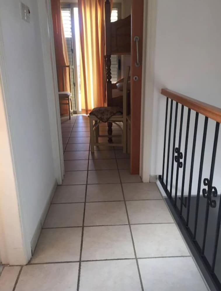 Фото Beach House in Larnaca