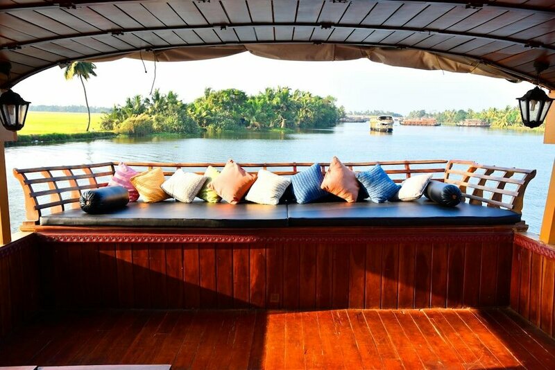 Гостиница Premium Luxury Houseboat