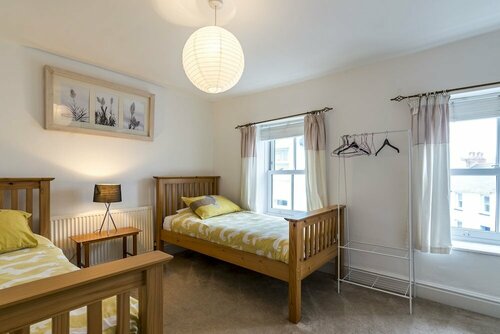Гостиница Shell Cottage 2 Bedroom Holiday в Тенби