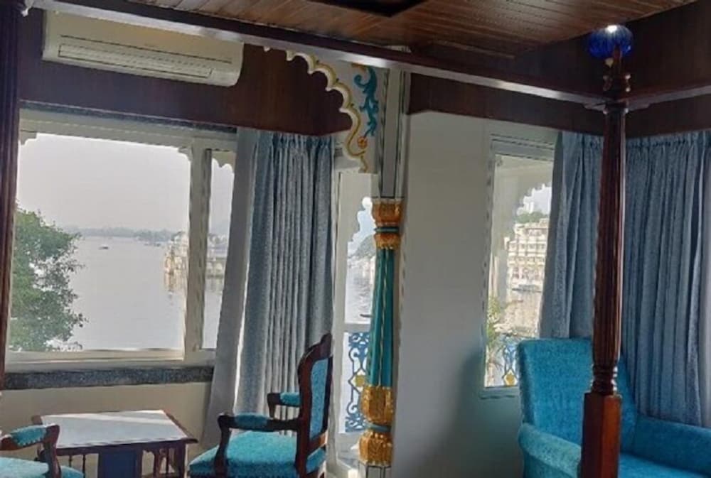 Фото Jheel Hotel and Restaurent