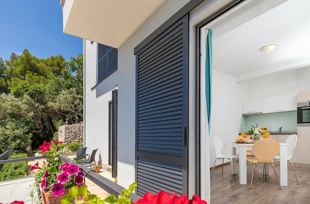 Фото Apartmani D & J