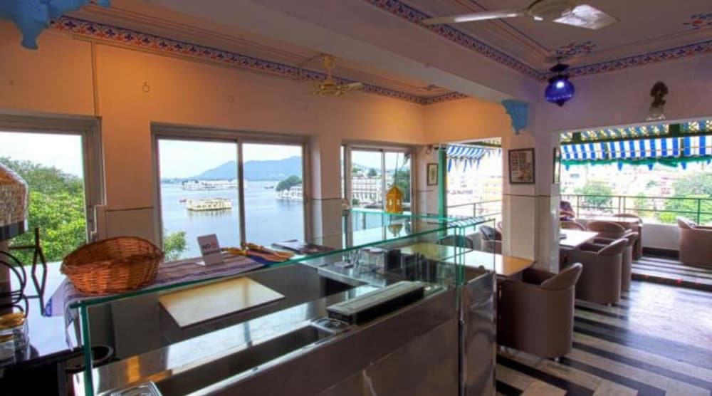 Фото Jheel Hotel and Restaurent