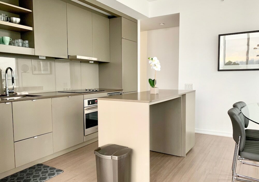 Фото Luxury 2Bed 2Bath Corner Condo