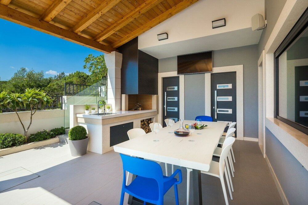 Фото Beachfront Villa Azzurro With Pool