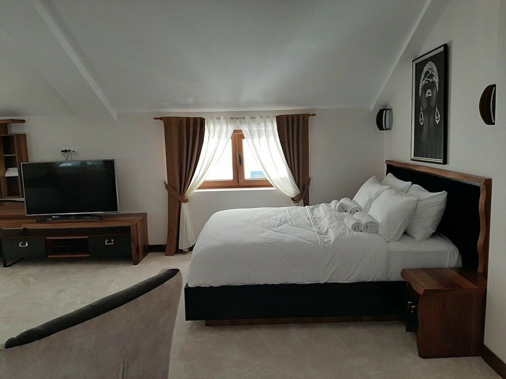 Фото Апарт-Отель Waikiki Tivat