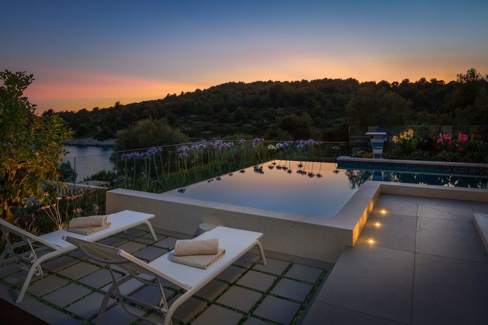 Фото Beachfront Villa Azzurro With Pool