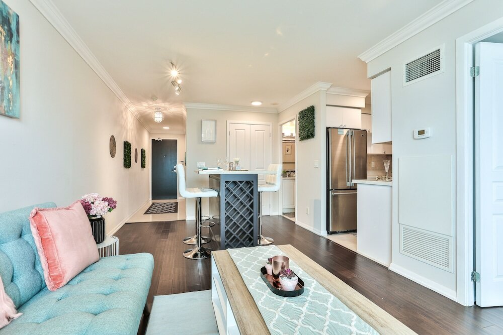 Фото Lively Urban Condo in Old Toronto