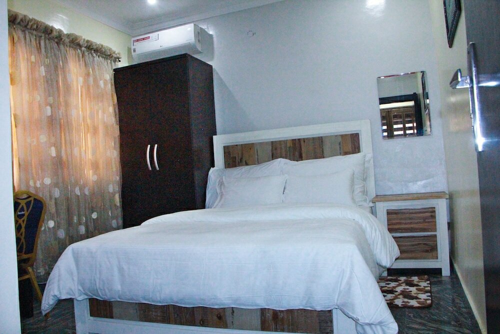 Фото Mitos Luxury Suites