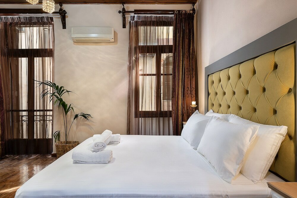 Фото Old Town Suites