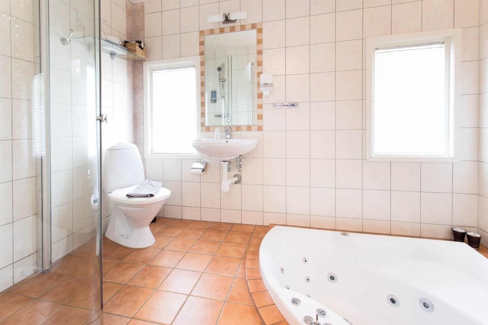 Фото Treetop SPA Hangout & Hotel