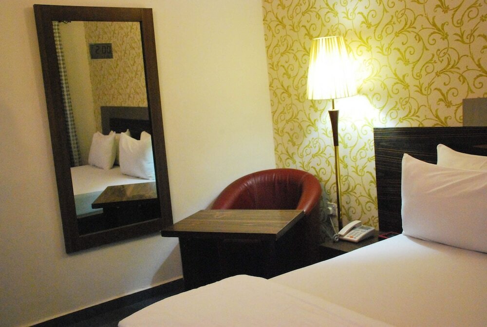 Фото отеля 1