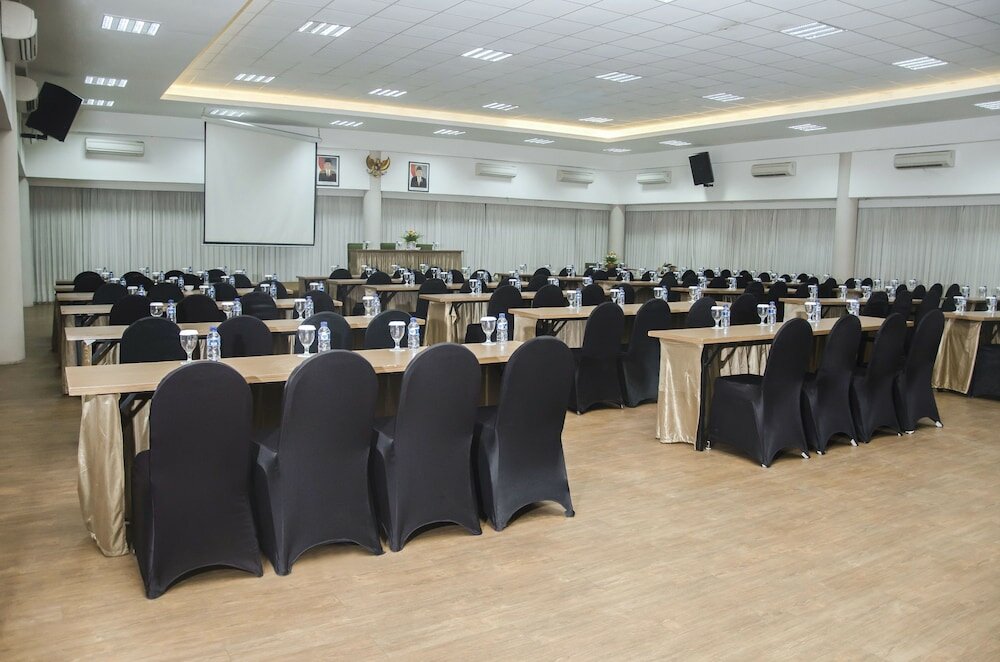 Фото Whiz Residence Darmo Harapan Surabaya