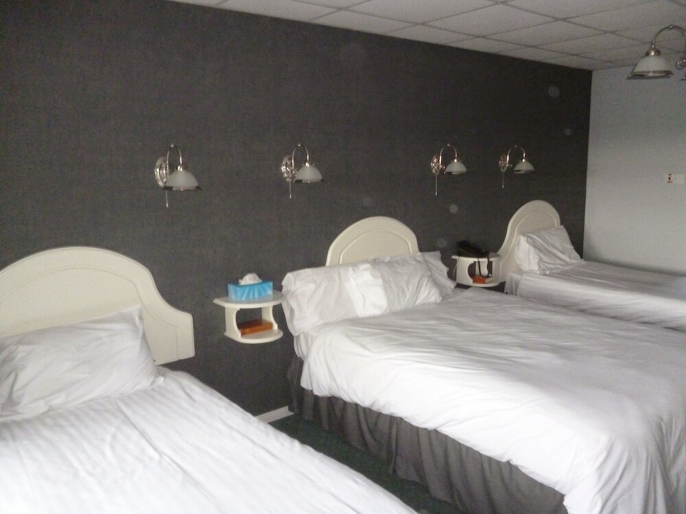 Фото 5 Corners Guest Inn