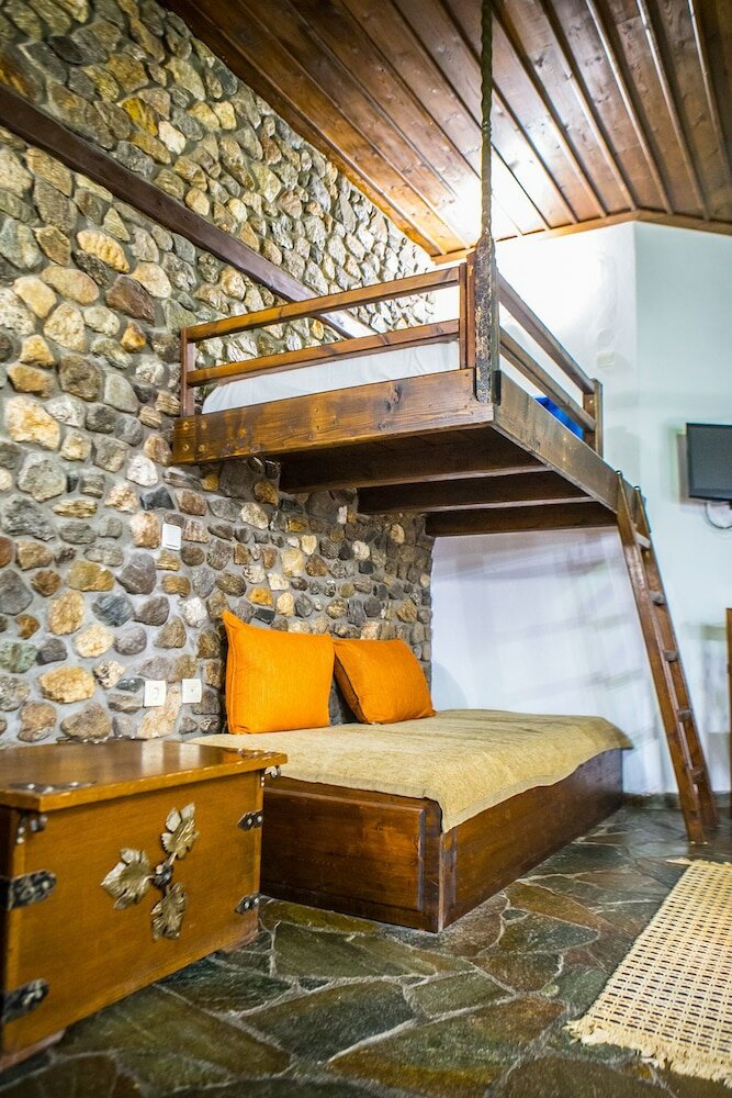 Фото Oikoperiigitis Hotel