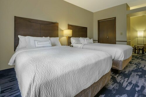 Гостиница Fairfield Inn & Suites by Marriott Slippery Rock