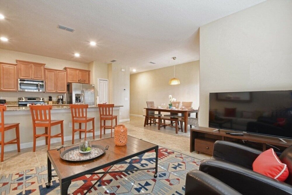 Фото Townhome W/splashpool In Storey Lake -1610st 4 Bedroom Townhouse by Redawning