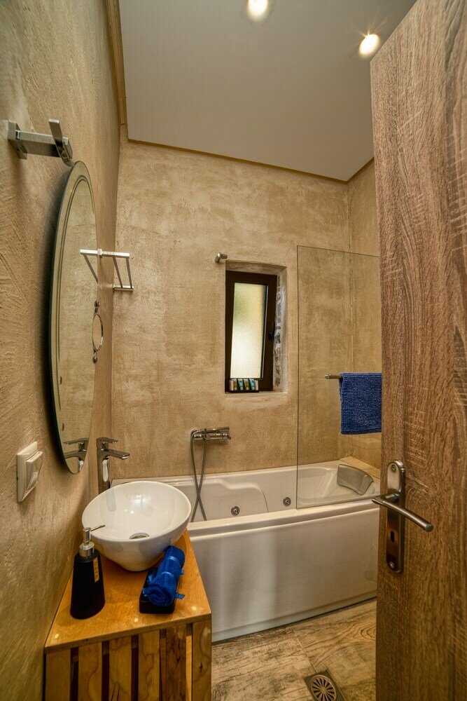 Фото Olive Luxury Suites - Adults Only