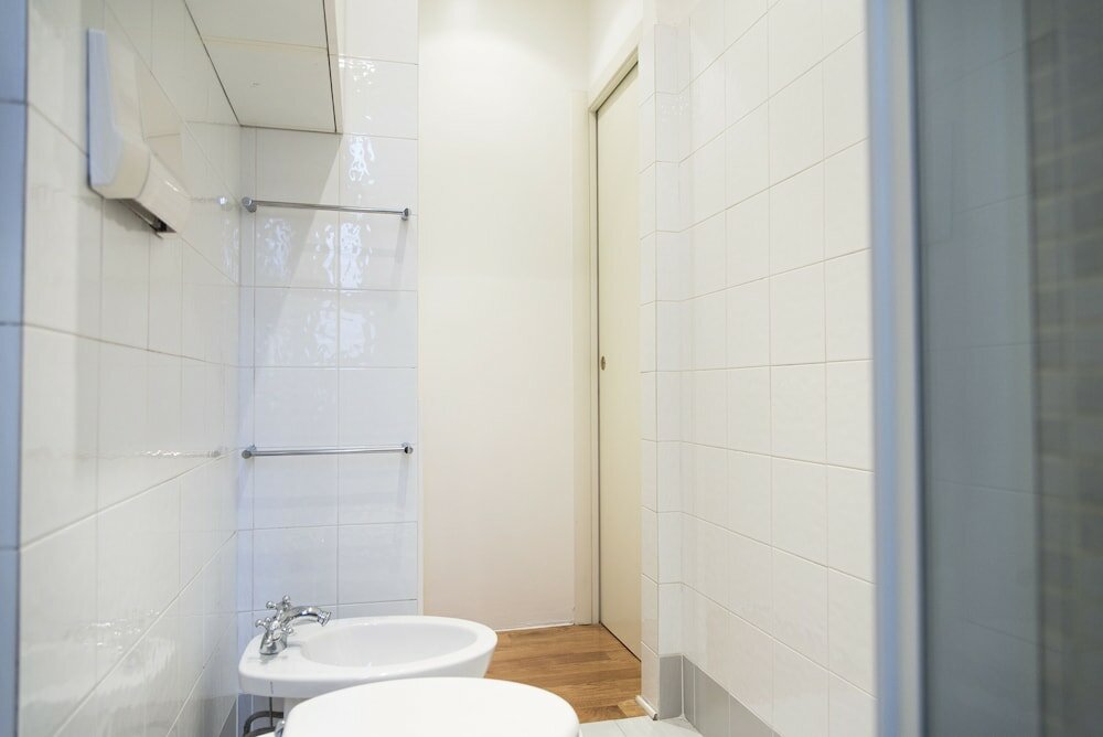 Фото White and Clean Apartment near Metro Mm1