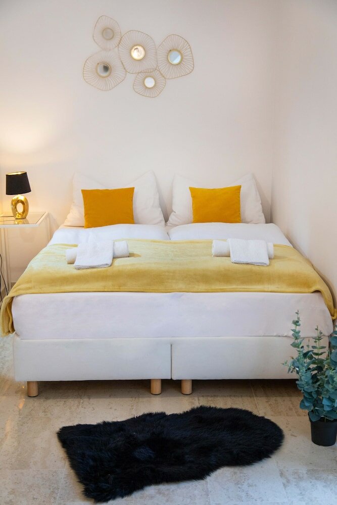 Фото Modern Studio Near City Center