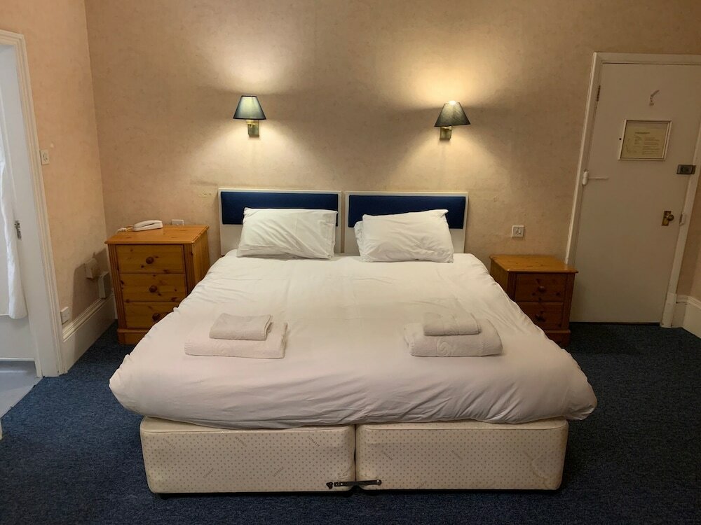 Фото Yelf's Hotel