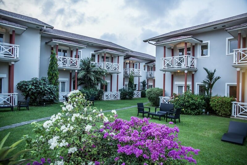 Гостиница Nomad Suites Residence в Либревиле